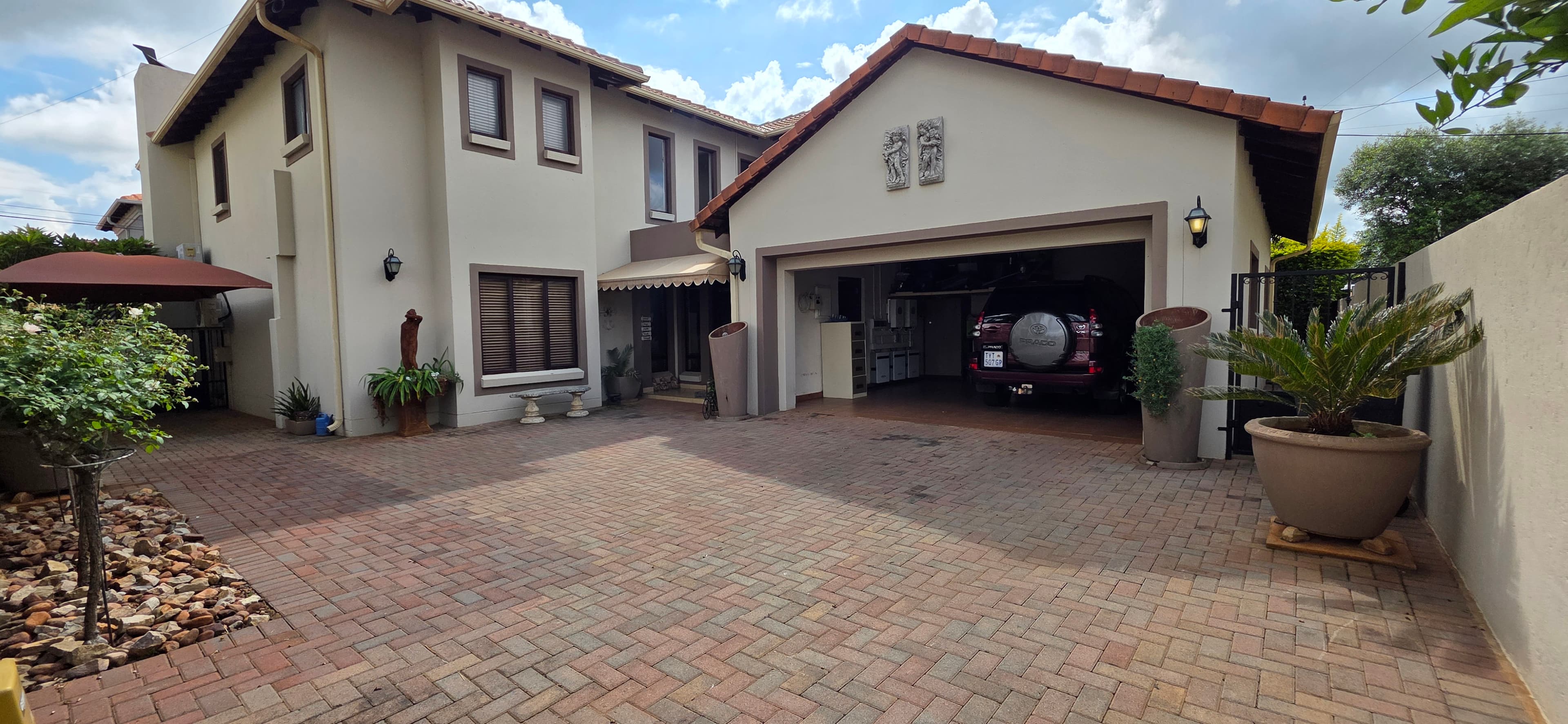ROSE ACRES RENTAL 2.jpg